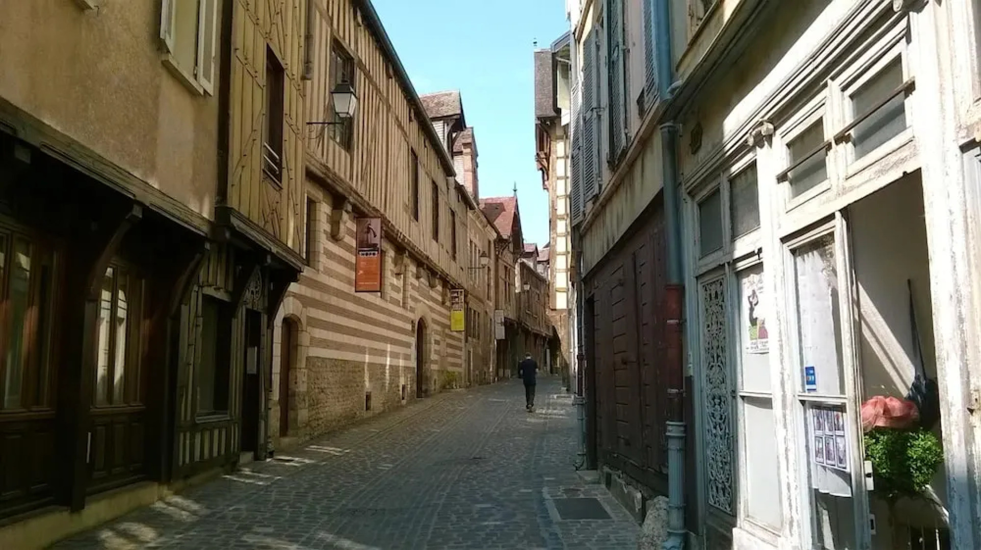 Apartment With 2 Bedrooms in Troyes, With Enclosed Garden and Wifi