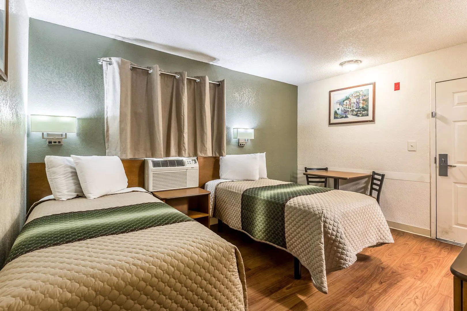 HomeTowne Studios by Red Roof St. Louis - Airport/ N Lindbergh