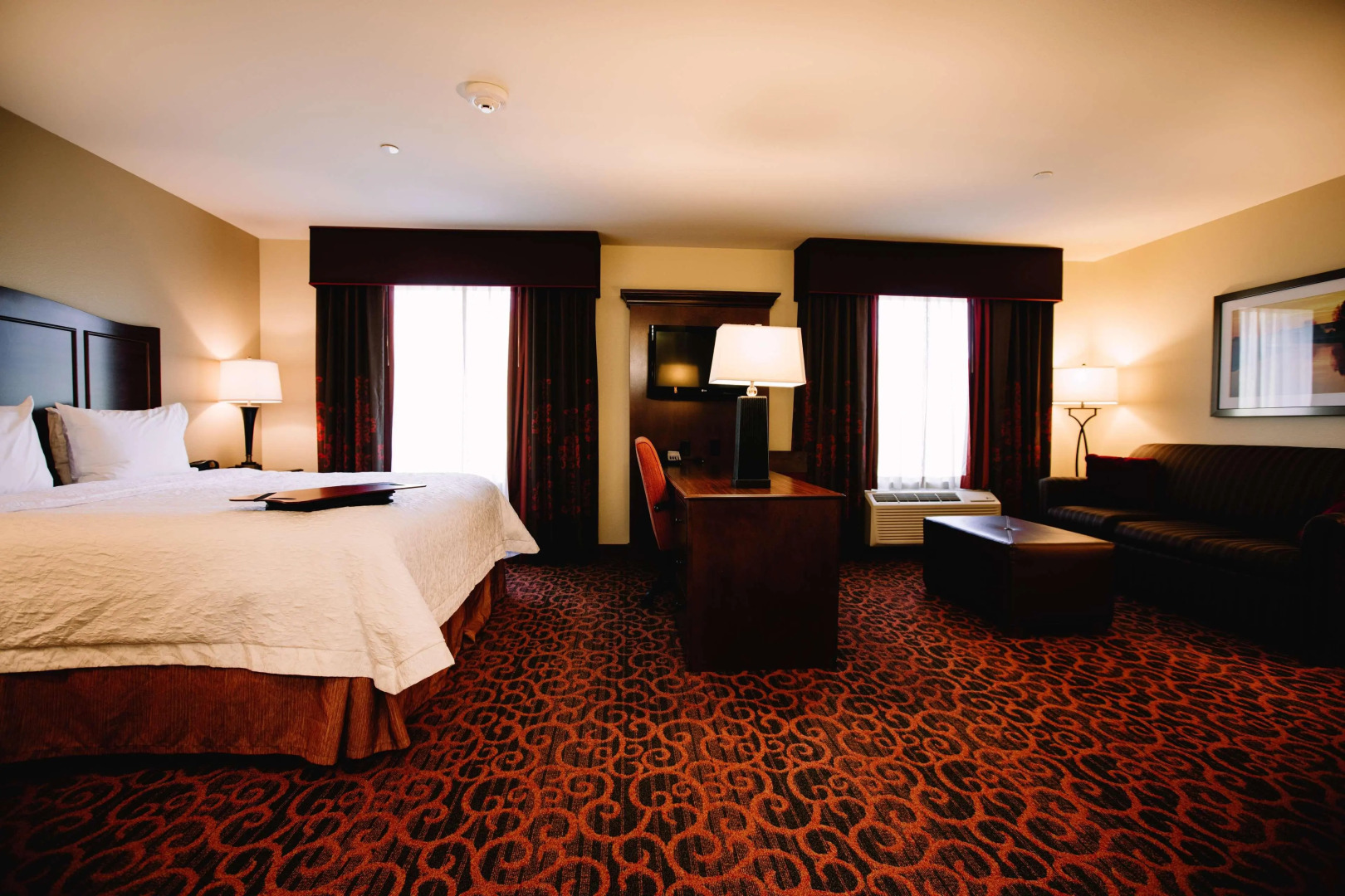 Hampton Inn & Suites Minot Airport