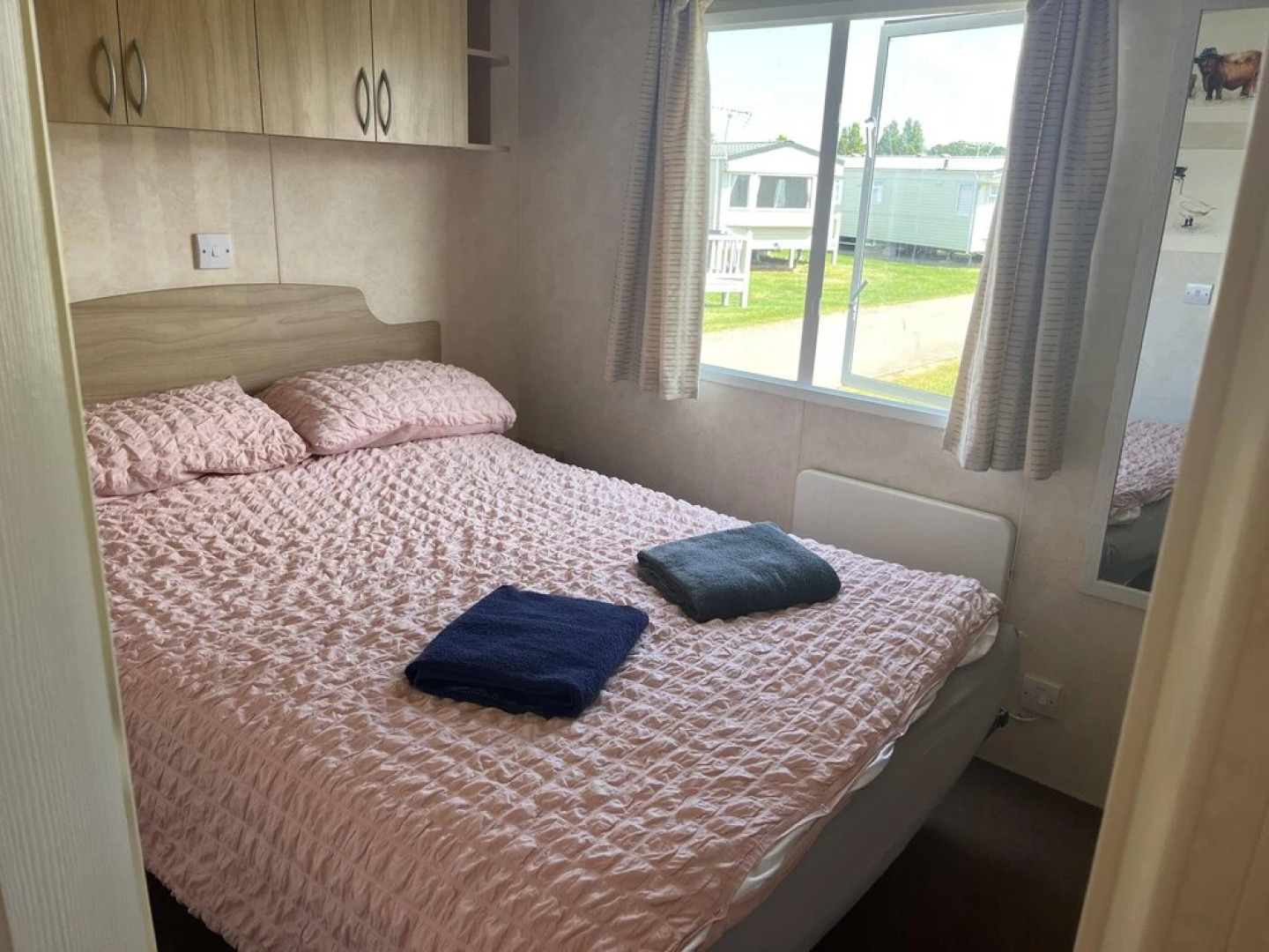 Pets Stay Free 2 Bedroom Caravan at Heacham Beach