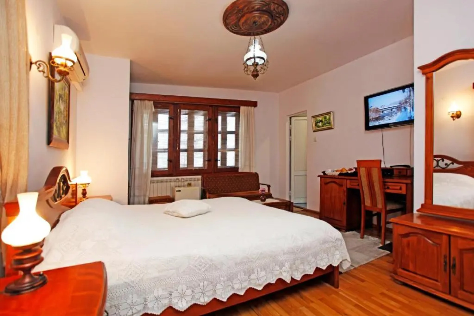 Family Hotel Varosha 2003