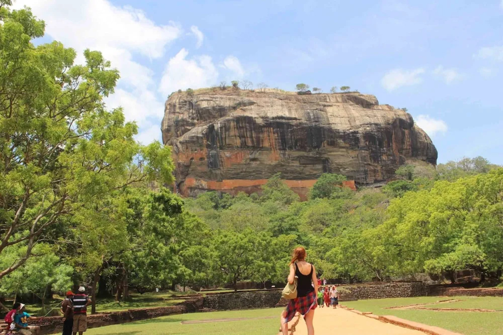 Yoho Sadewa Holiday Inn