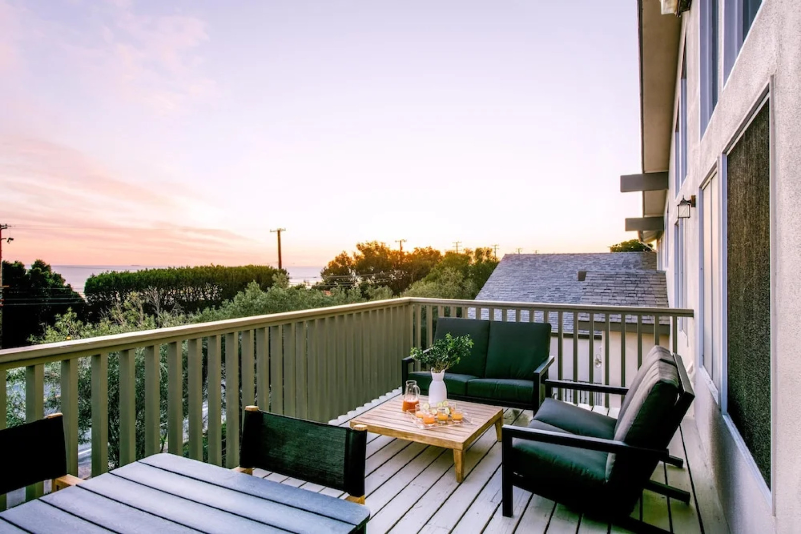 Pacifica by AvantStay | Ocean Getaway w/ Sunset Views | Sleeps 24!