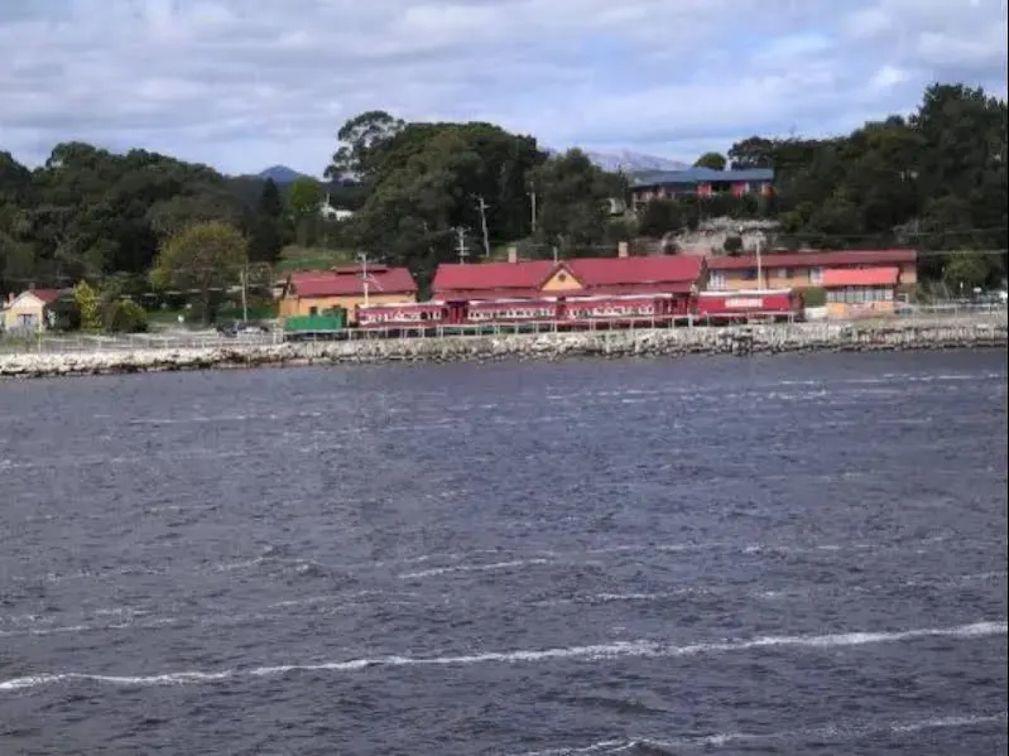 Regatta Point Tavern & Holiday Villas