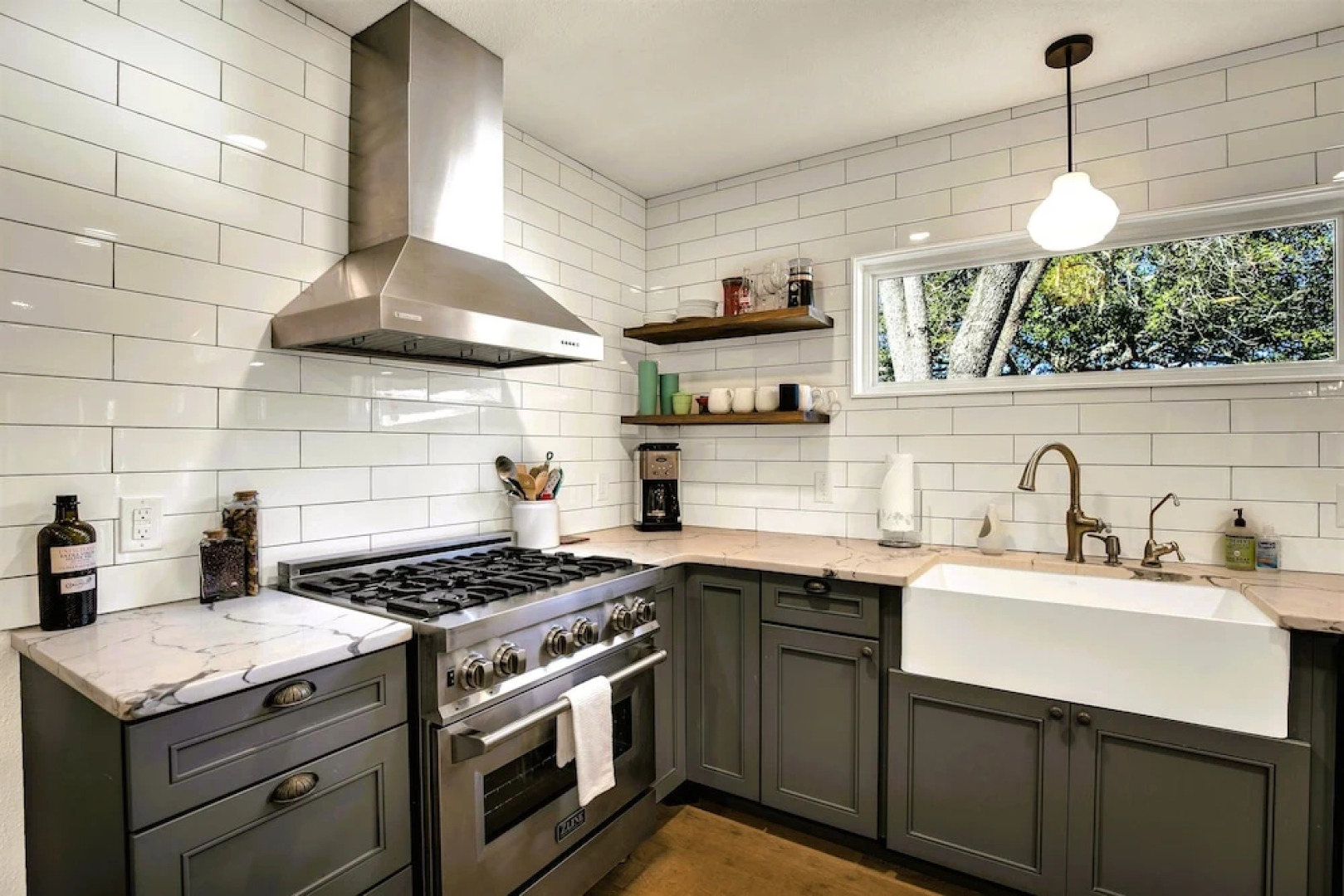 Luxury Cabin-right Across From Albert Dance Hall!