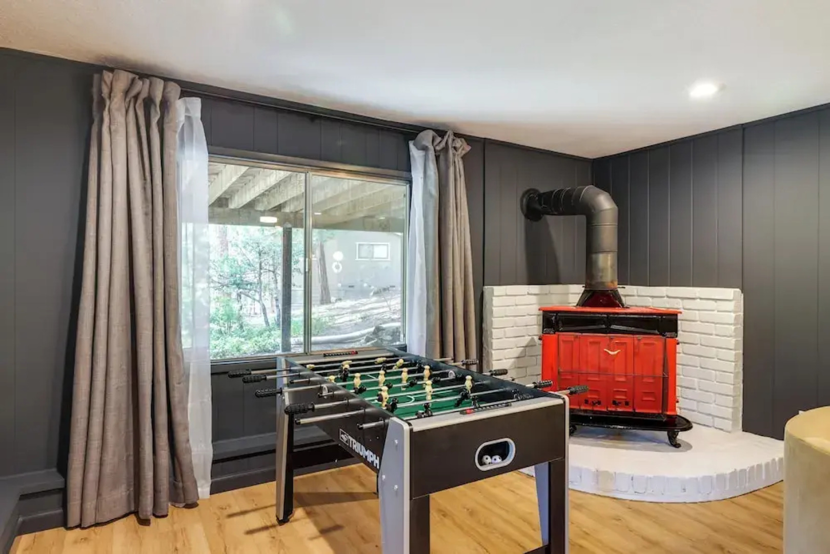 Deck & Fire Pit: Stunning Twain Harte Cabin!