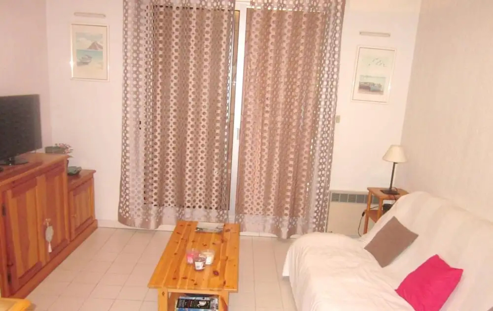 Apartment With one Bedroom in Saint-cyr-sur-mer, With Enclosed Garden