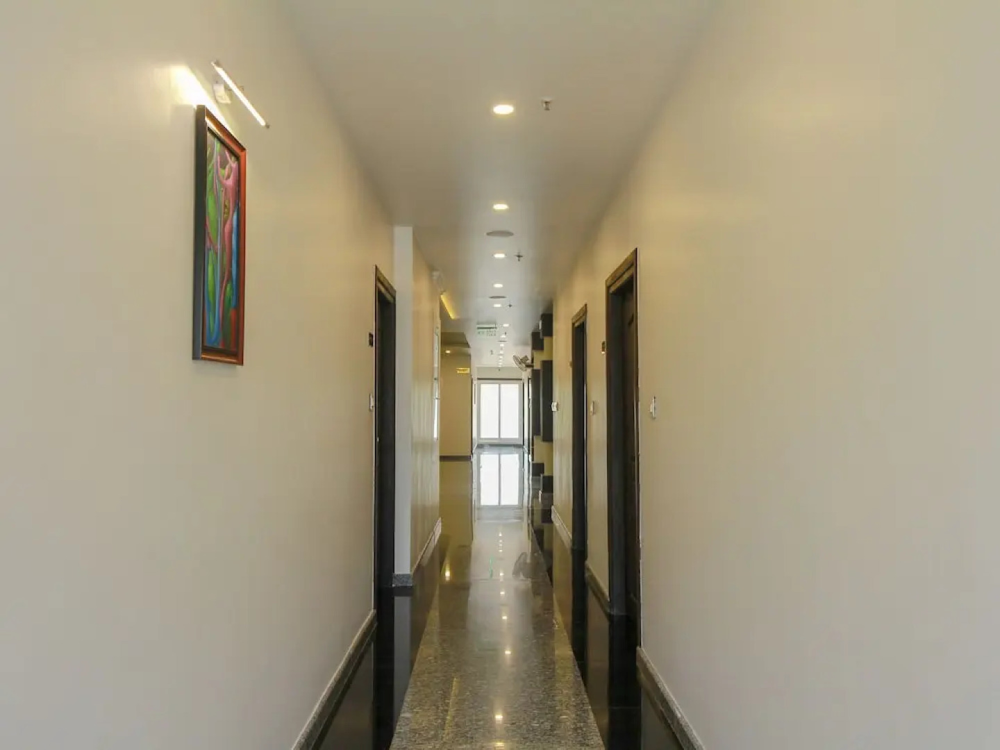 Capital O 29700 Le Moshe Inn