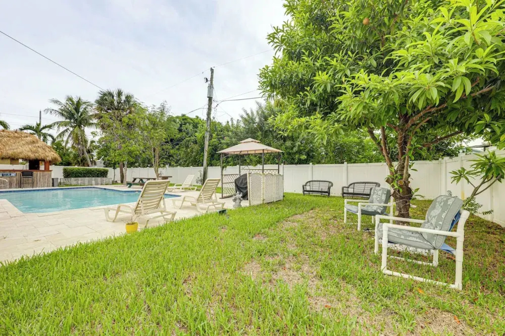 Swim, Barbecue & Game: Home 4 Mi to Pompano Beach!