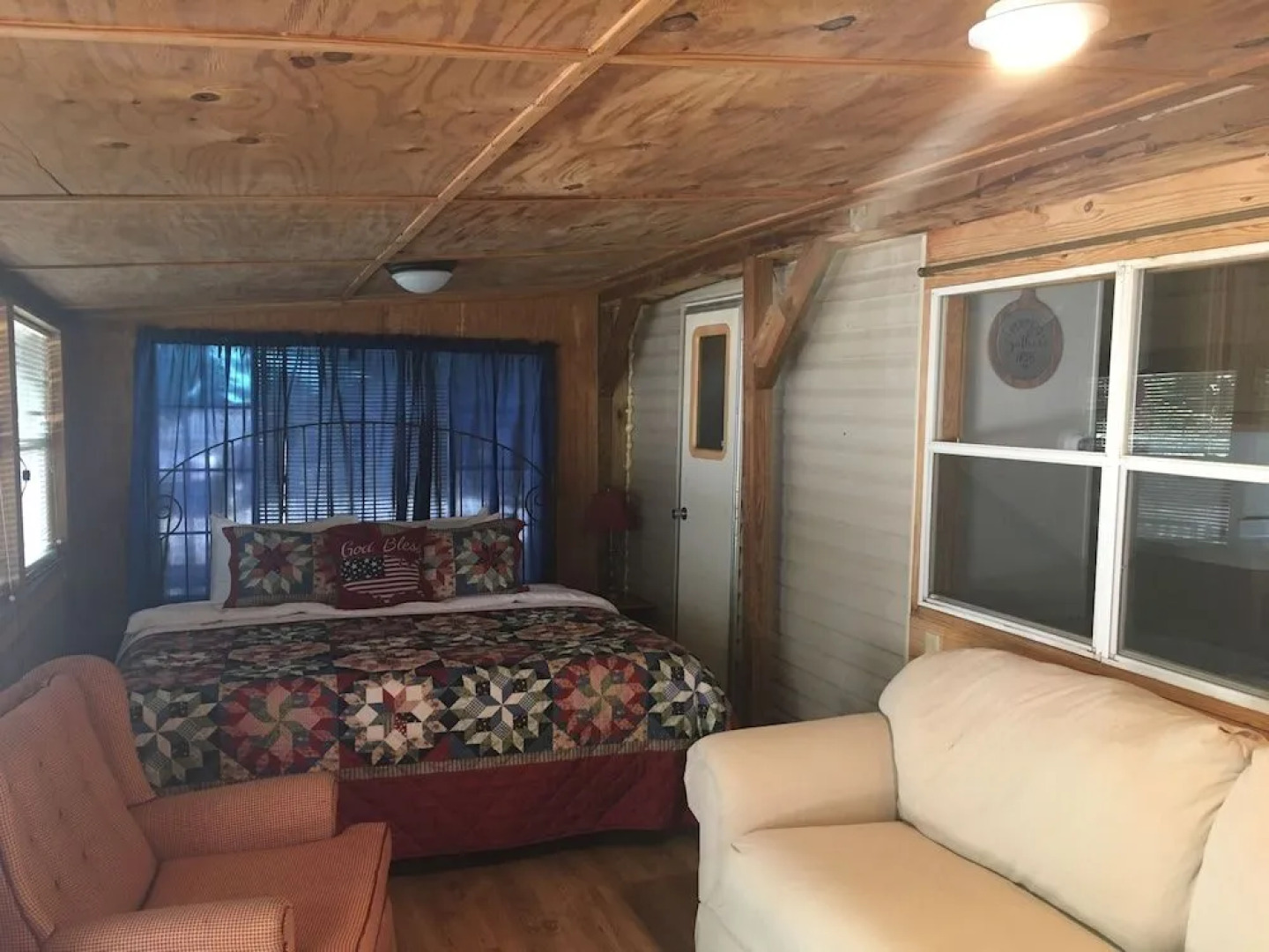 Smoky View Cottages & RV Resorts