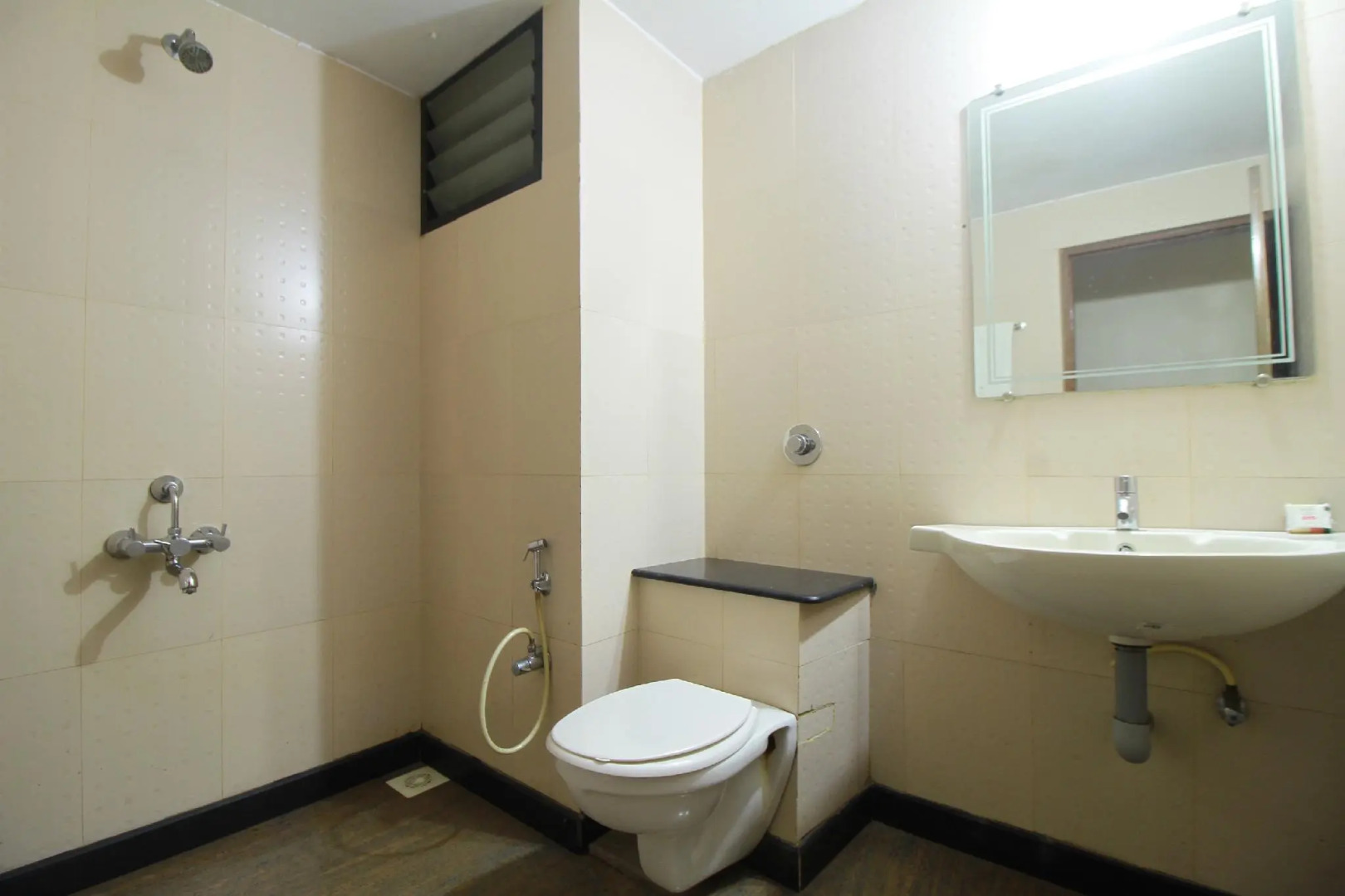 OYO 22454 Hotel Janardana