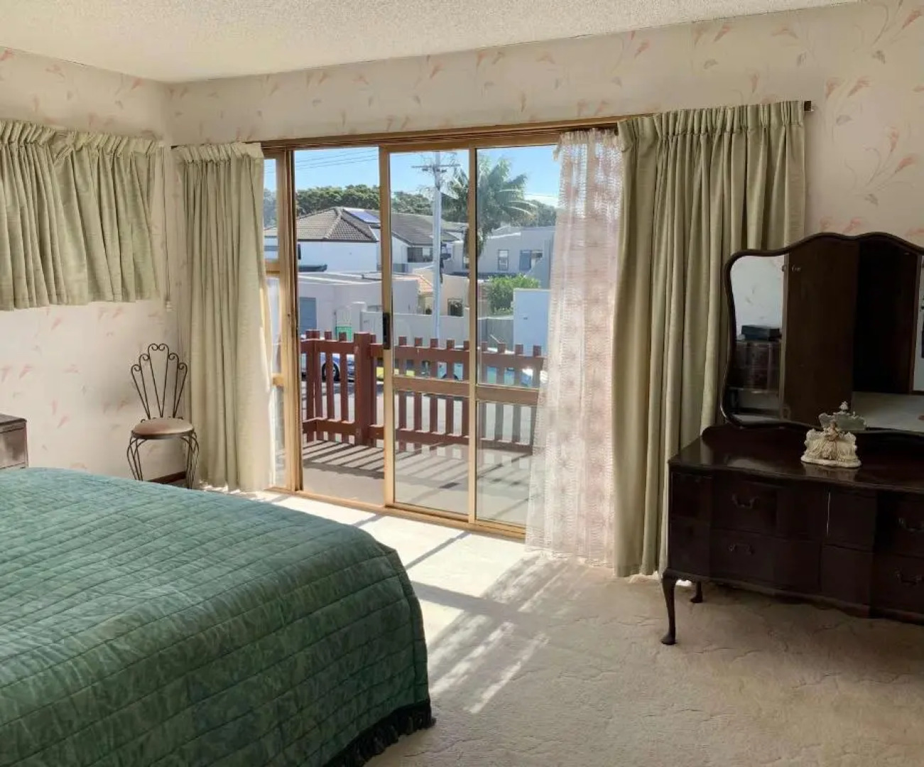 BLAST ON HINE with Swimming Pool