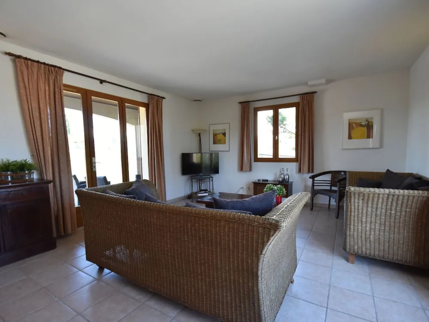 Spacious Villa With Swimming Pool, Jacuzzi, Trampoline, Swing, View, 500m Bakery
