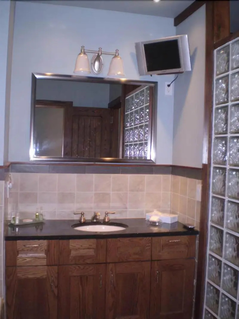 Huff Estates Inn & Winery