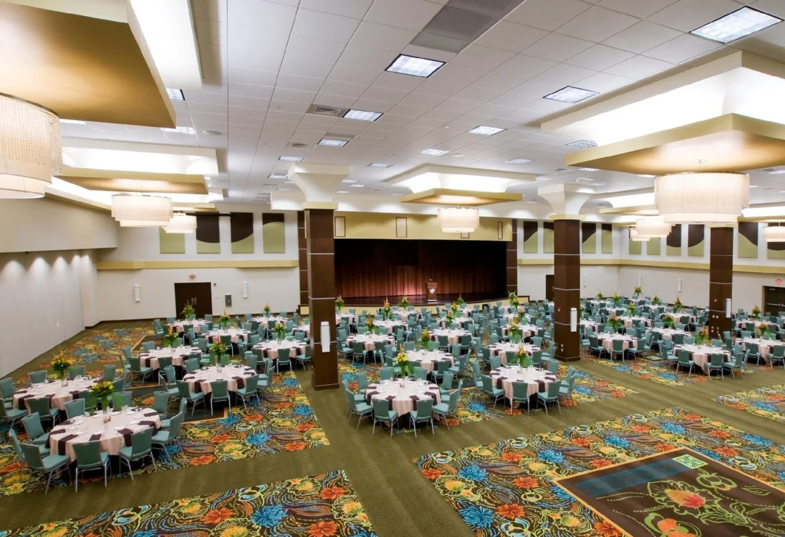 Oasis Hotel & Conv. Center, an Ascend Collection Hotel