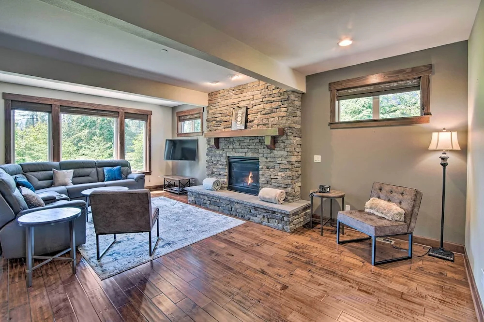 Modern Alpine Home on Prospector Golf Course!