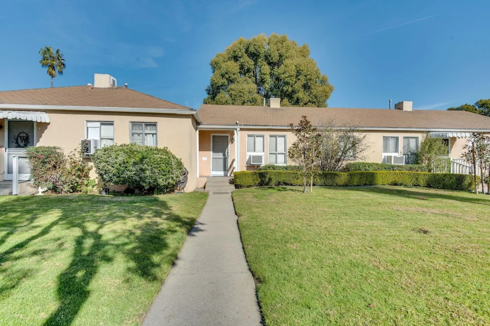 Centrally Located Burbank Duplex Near Hollywood!