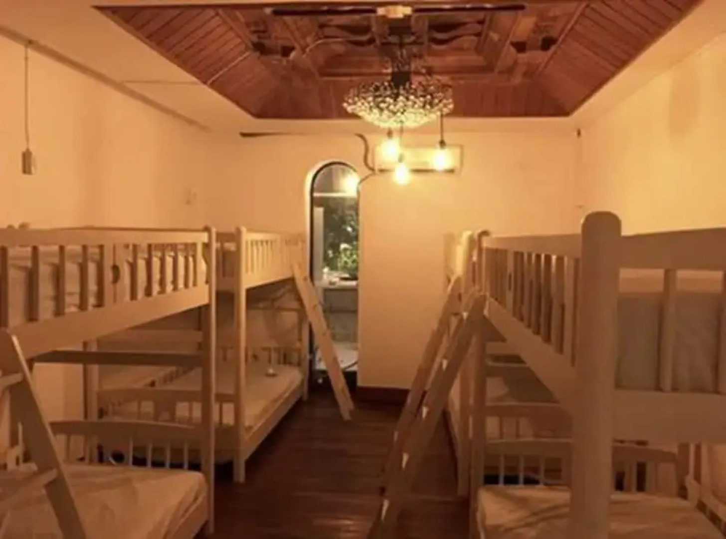 Rooftop Party Guesthouse - Hostel