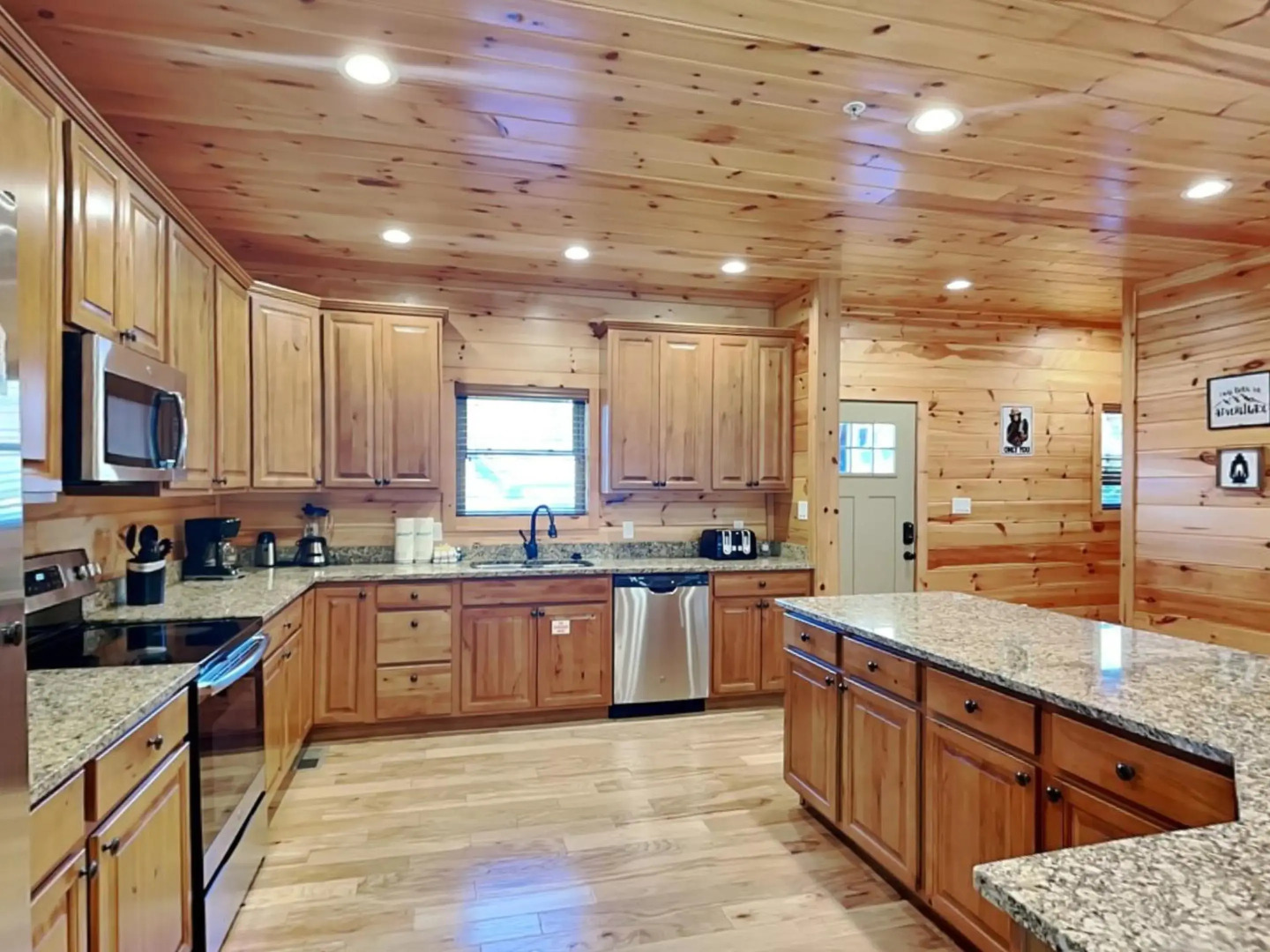 Gatlinburg Escape, 5 Bedrooms, Hot Tub, Arcade, Game Room, Sleeps 16