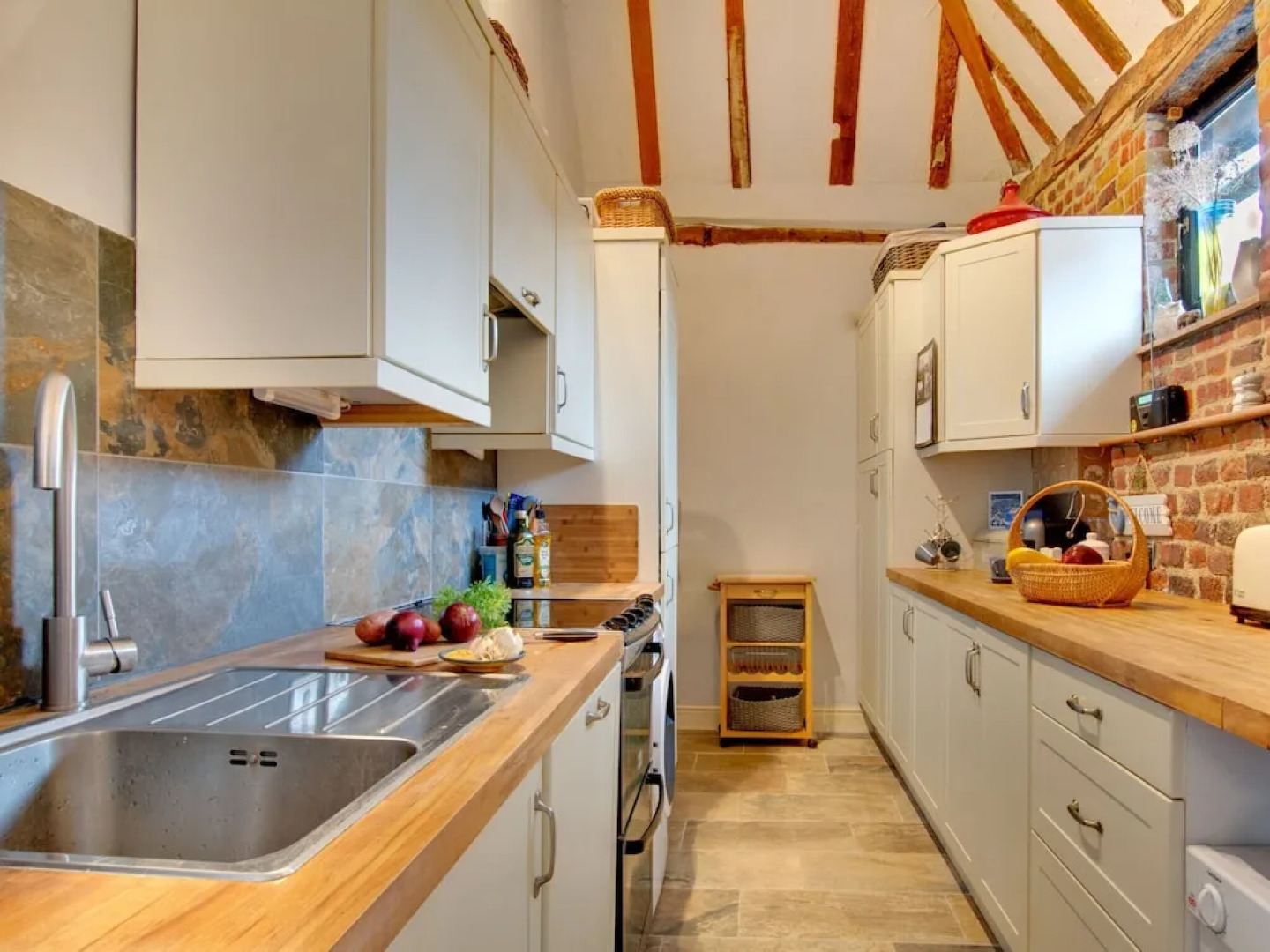 Converted Barn With Excellent Wooden Beams, High Ceiling and a Cosy Terrace