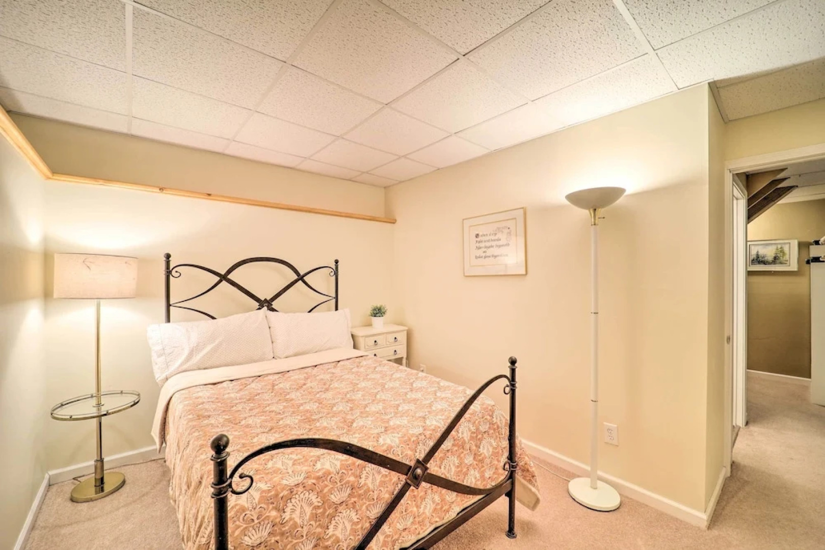 9 Mi to Sugar Mountain: Newland Cabin w/ Fire Pit!