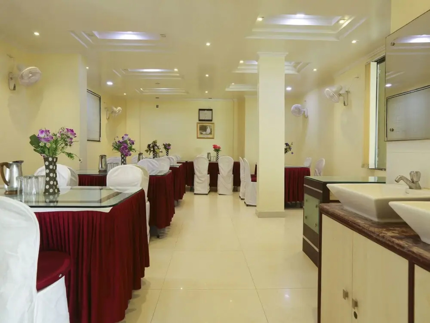 OYO 10565 Hotel Mira International