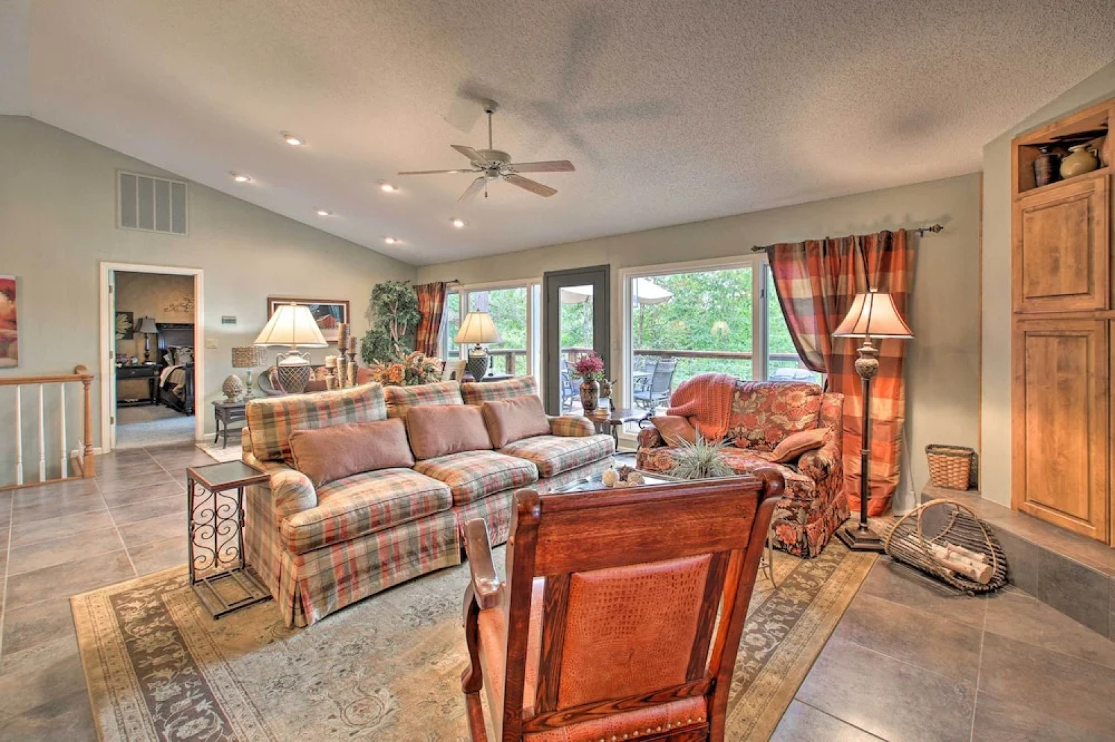 3 Mi to Lake Desoto: Home w/ Furnished Deck!