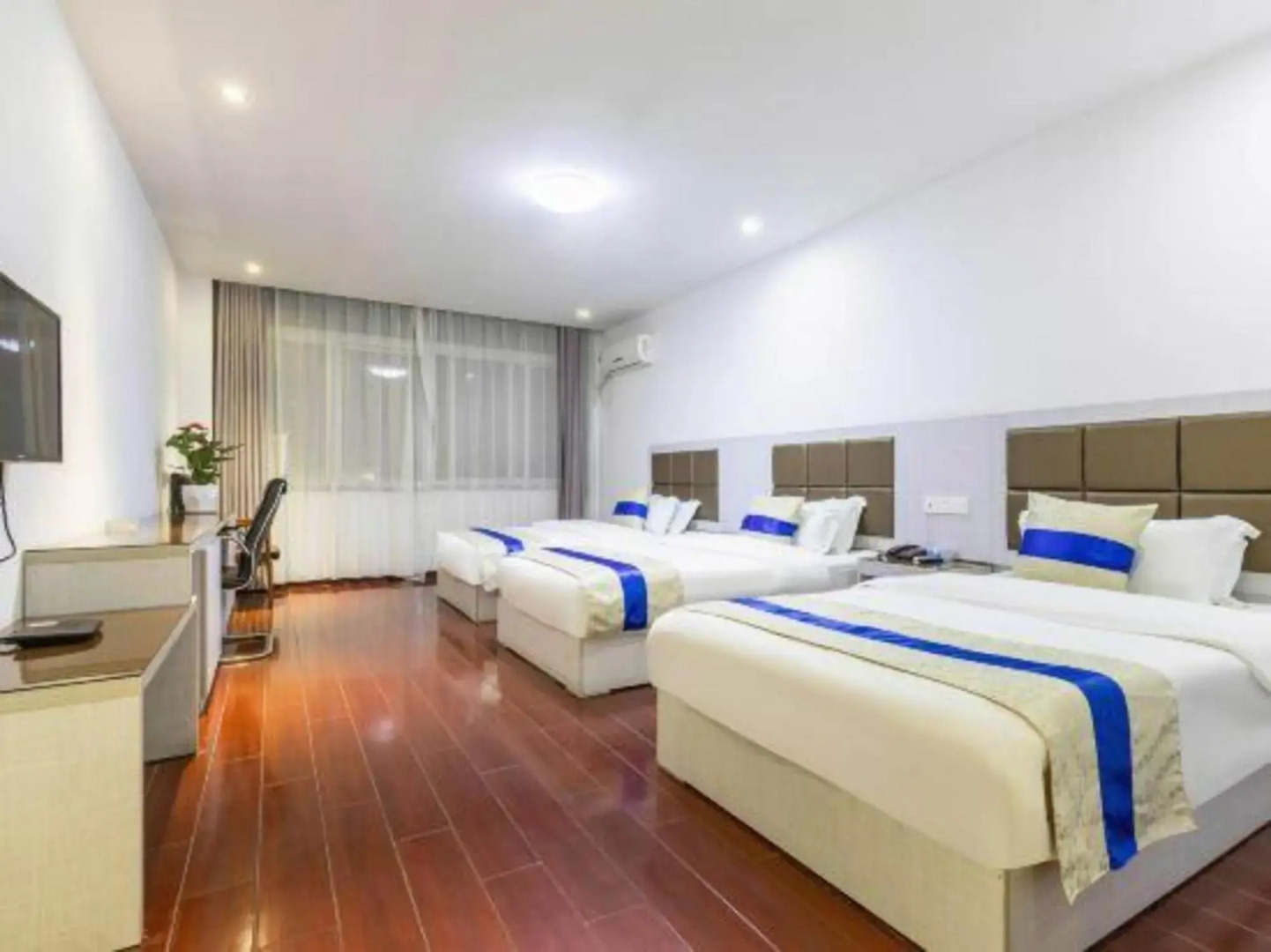 Hancheng Express Hotel (Anqing Railway Station Bus Station)