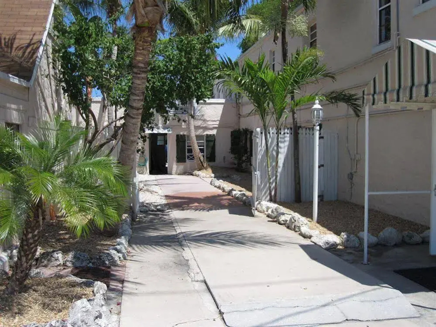 Historic Tavernier Inn Hotel