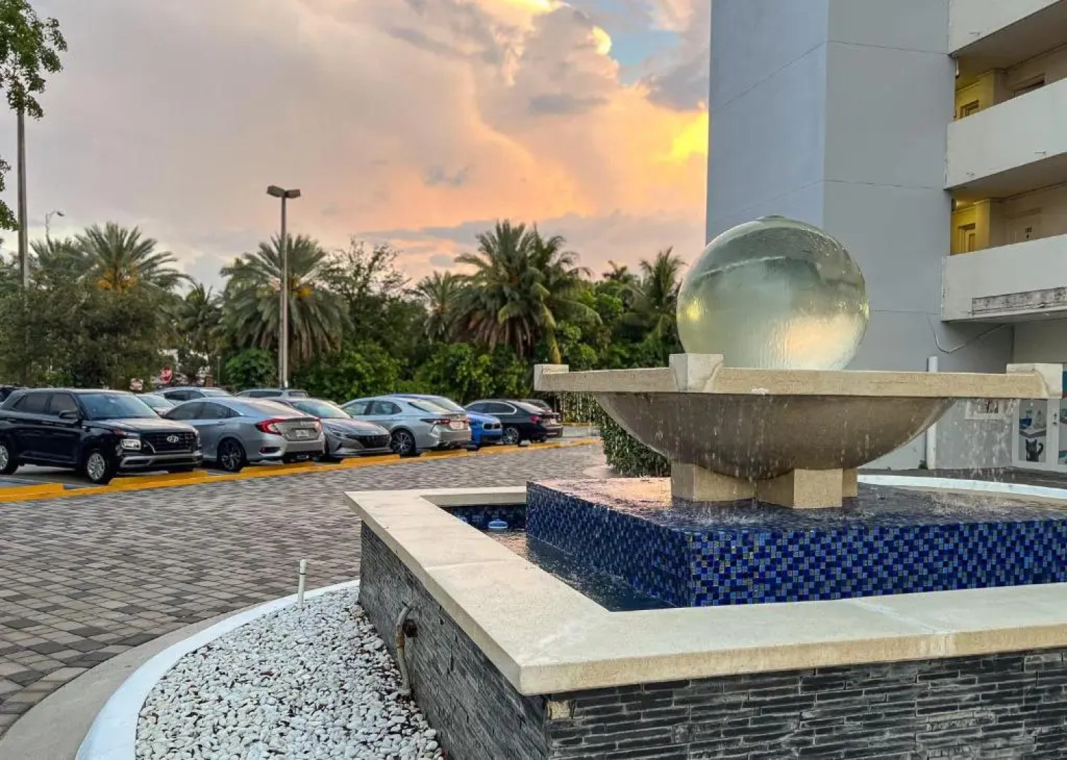 Bella Vista - Water Views Pool and Parking