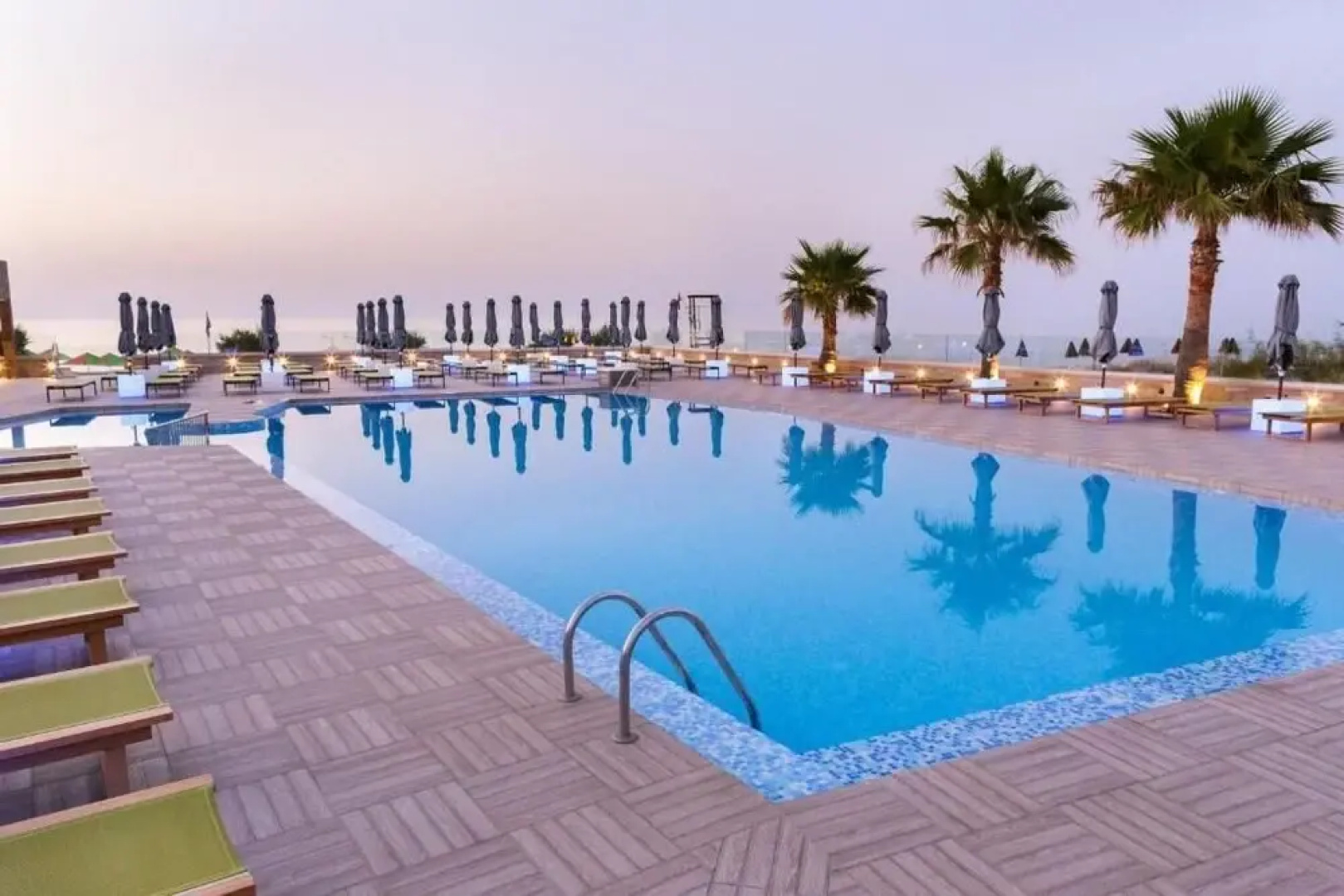 Enorme Eanthia Beach