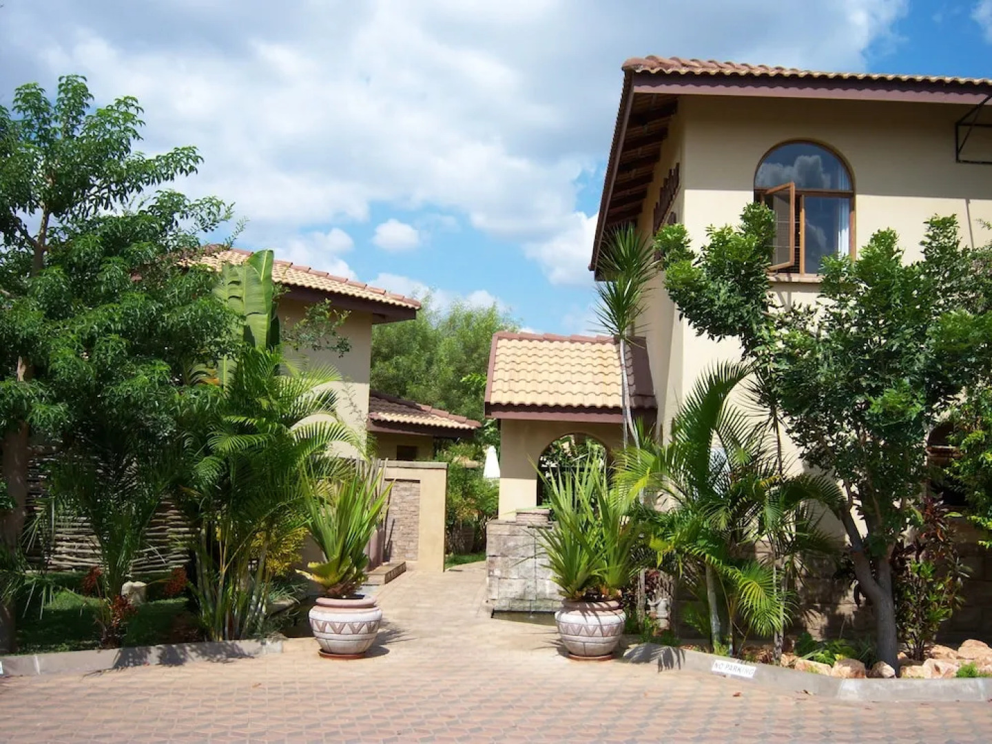 Madidinkwe Guest Villa