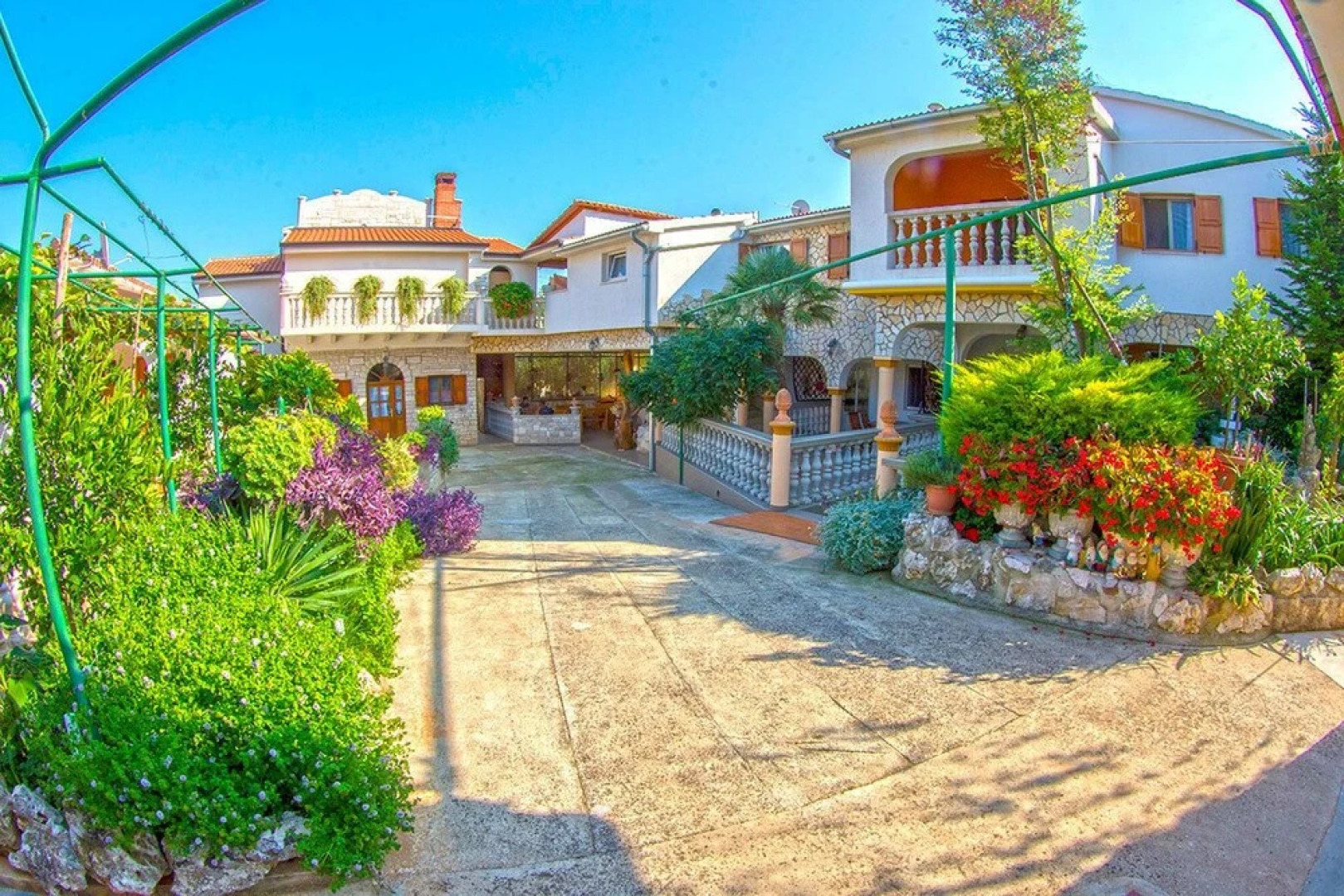 Apartments Vrcevan 811