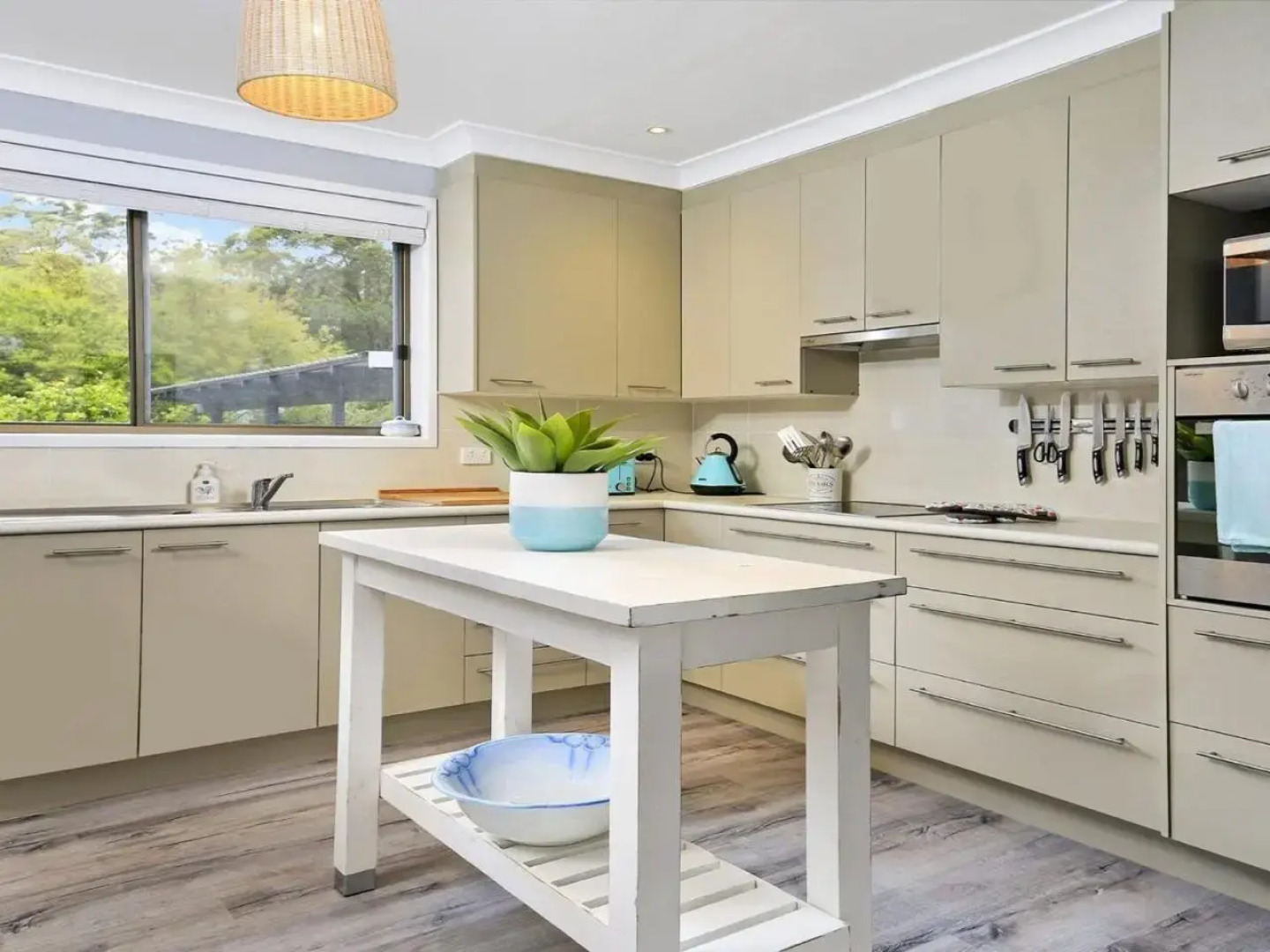 Gone Fishing! - air conditioned, crisp and clean