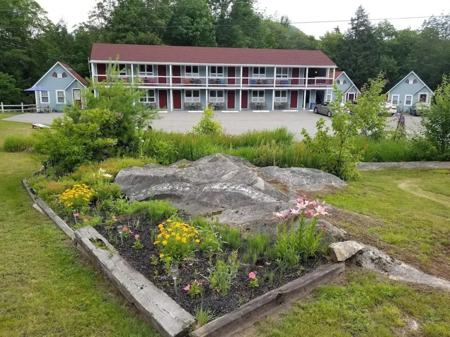 White Mountain Motel And Cottages