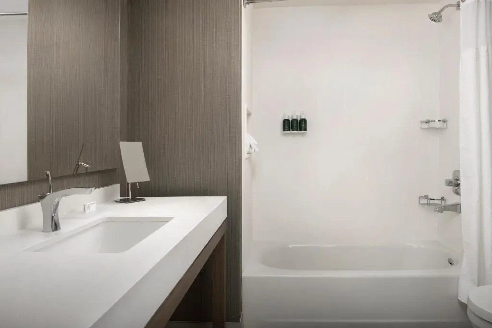 Courtyard by Marriott Albion