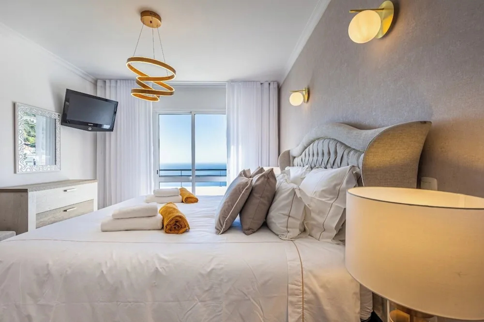 Luxury Villa With Private Heated Pool, Garden and Views of the sea and Mountains