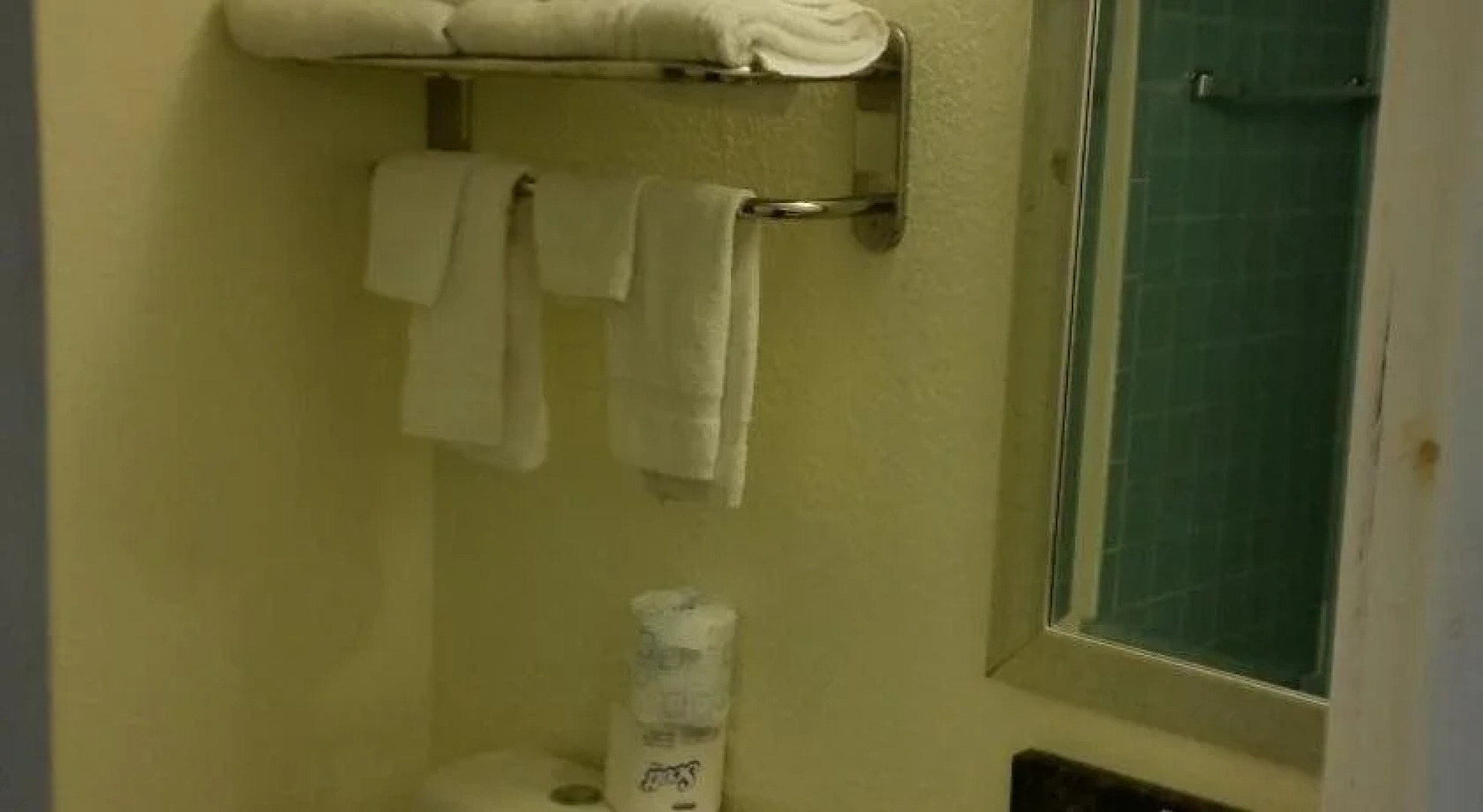 Riverwalk Inn & Suites