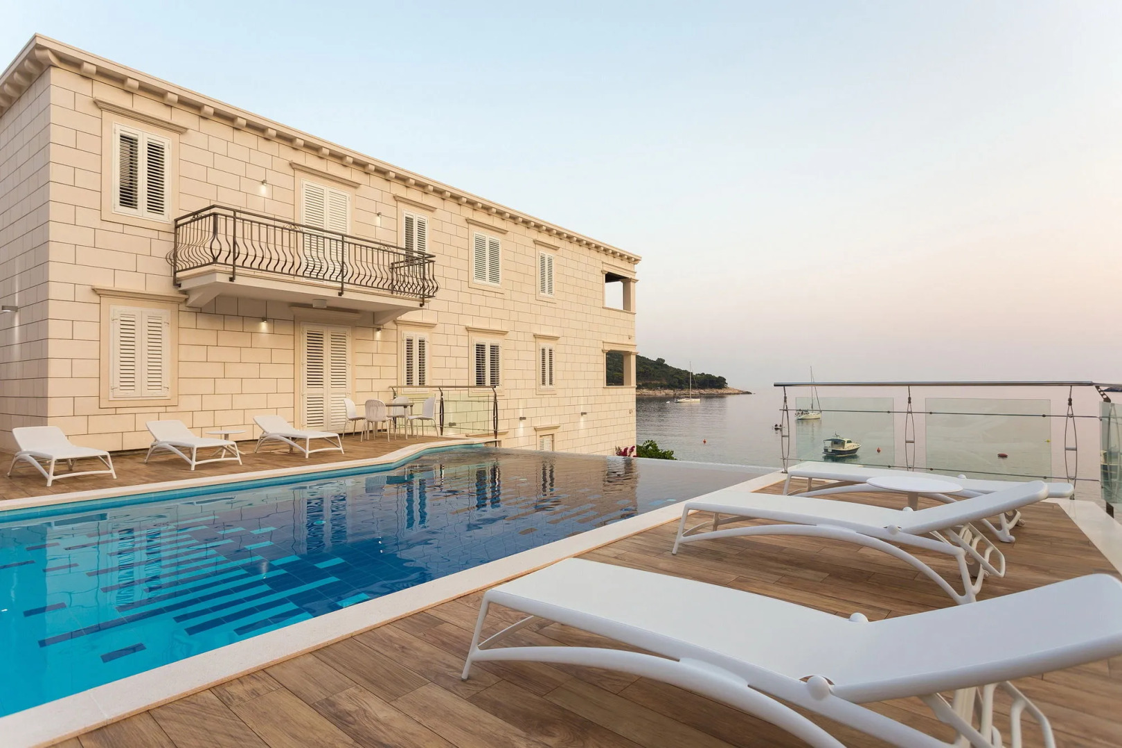 Boutique Pine Tree apartments