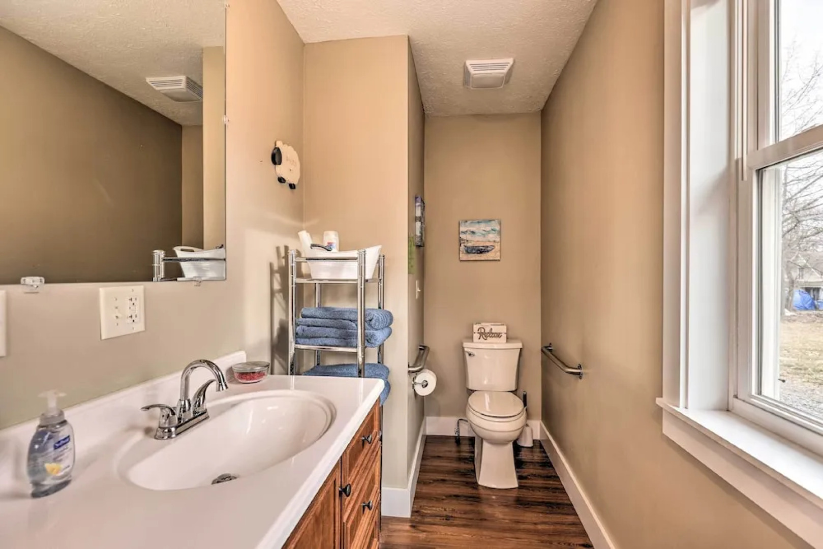 Lovely Finger Lakes Vacation Home Near Seneca Lake