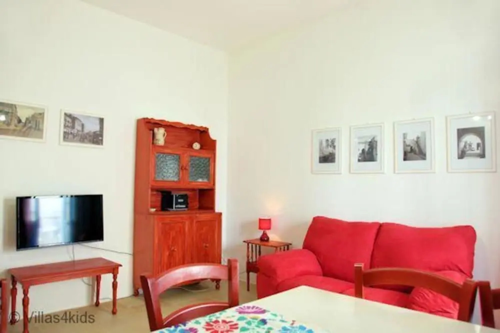 The Courtyard - Rosa