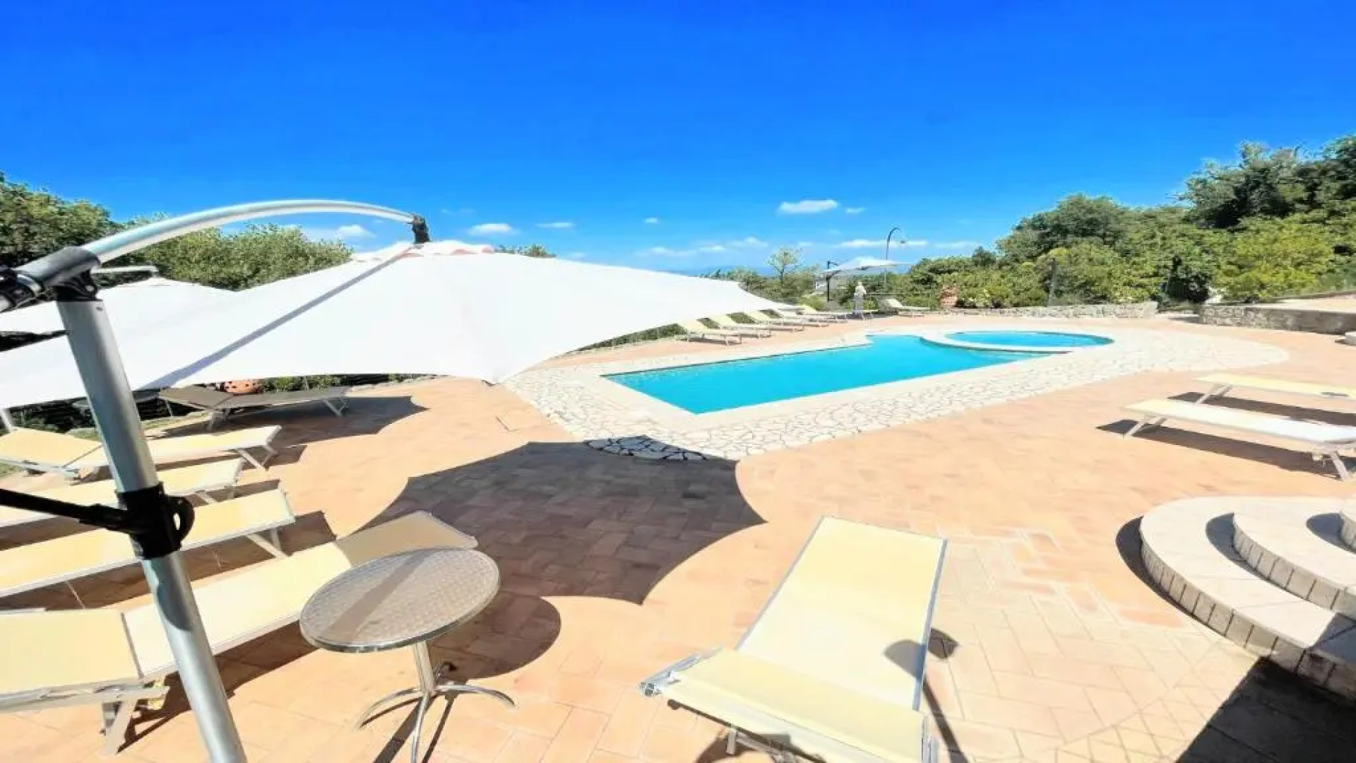 Pool, Jacuzzi and Events Room - Charming Villa in Umbria - Sleeps 24 - Lake View