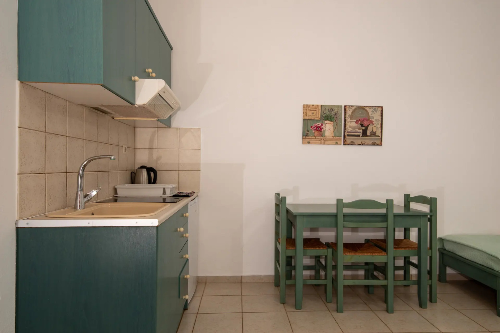 Elpis Studios & Apartments