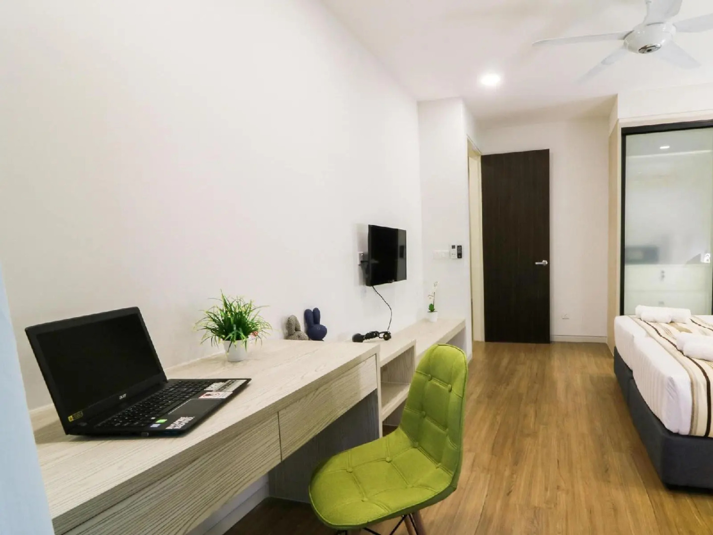 Tropical Villa Service Suite