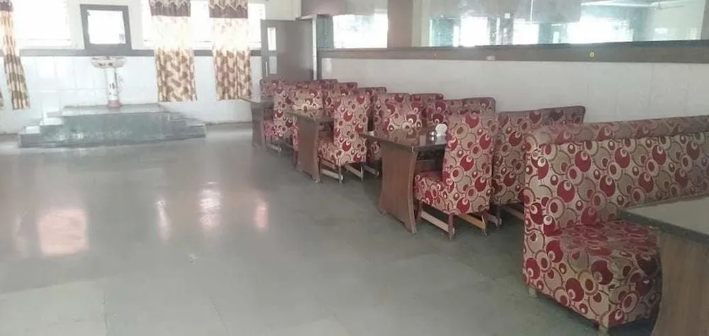 Iroomz Shivaratna Palace