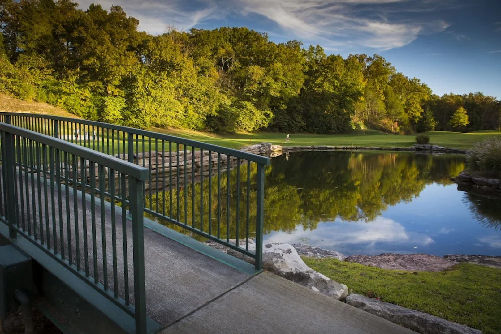 Whispering Woods Lodge-sleeps 10 4 Bedroom Home by RedAwning