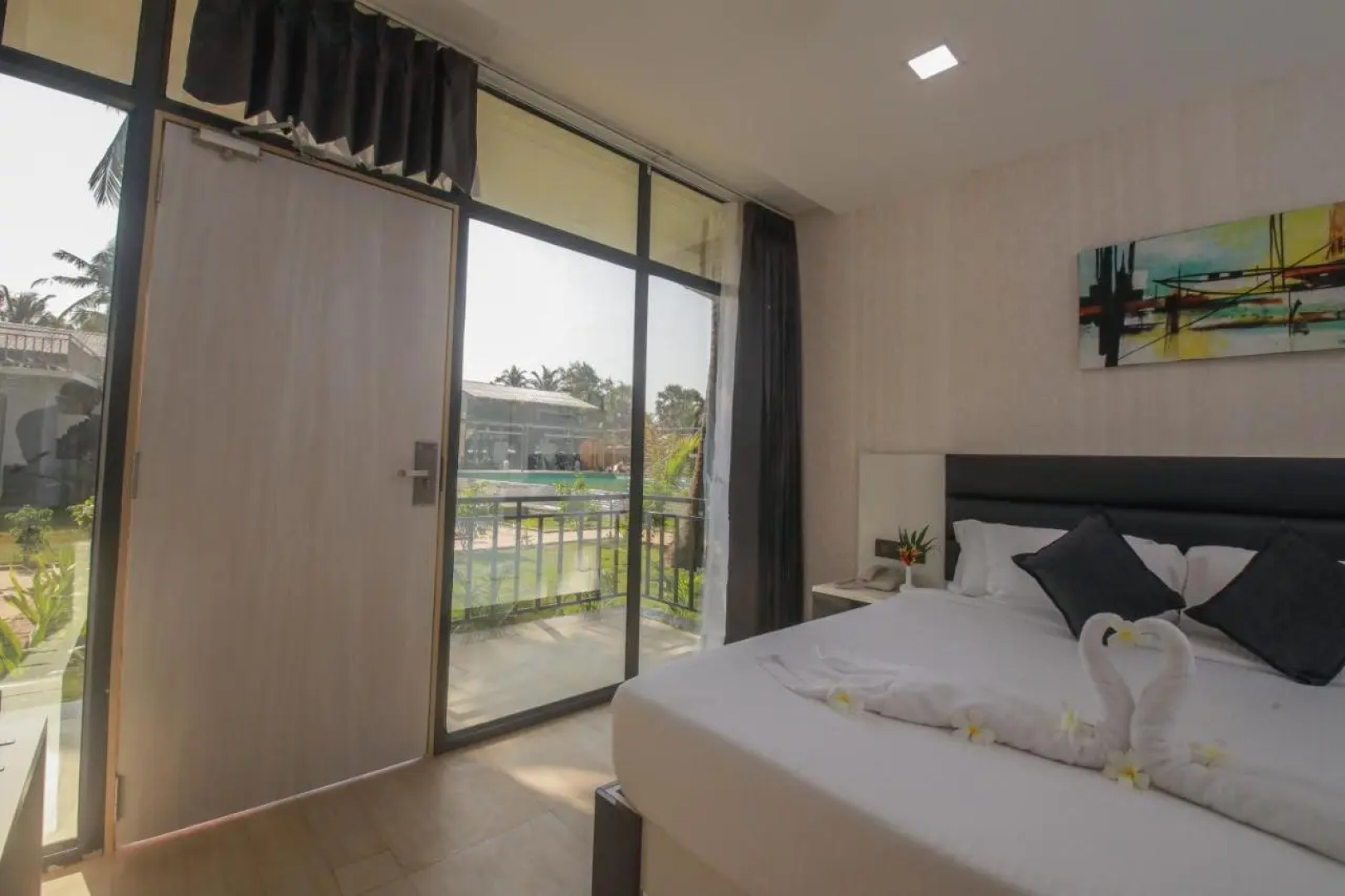 Foxoso La Beach Resort & Spa