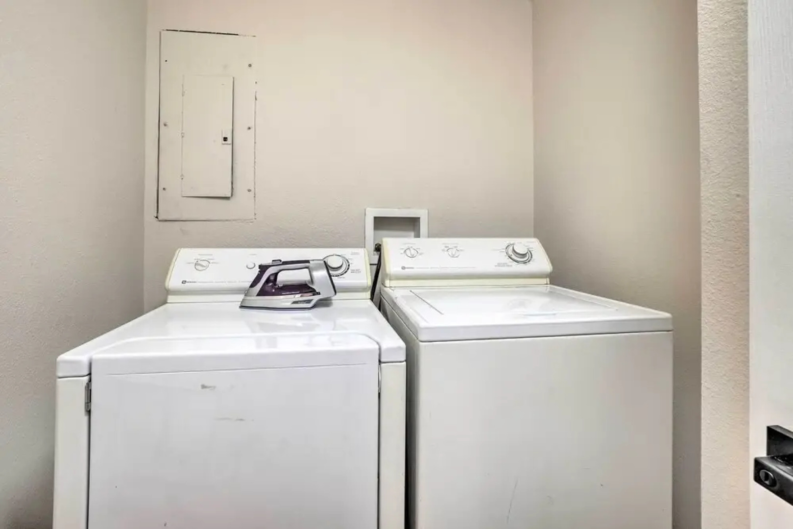 Waterfront Port Richey Getaway w/ Shared Dock