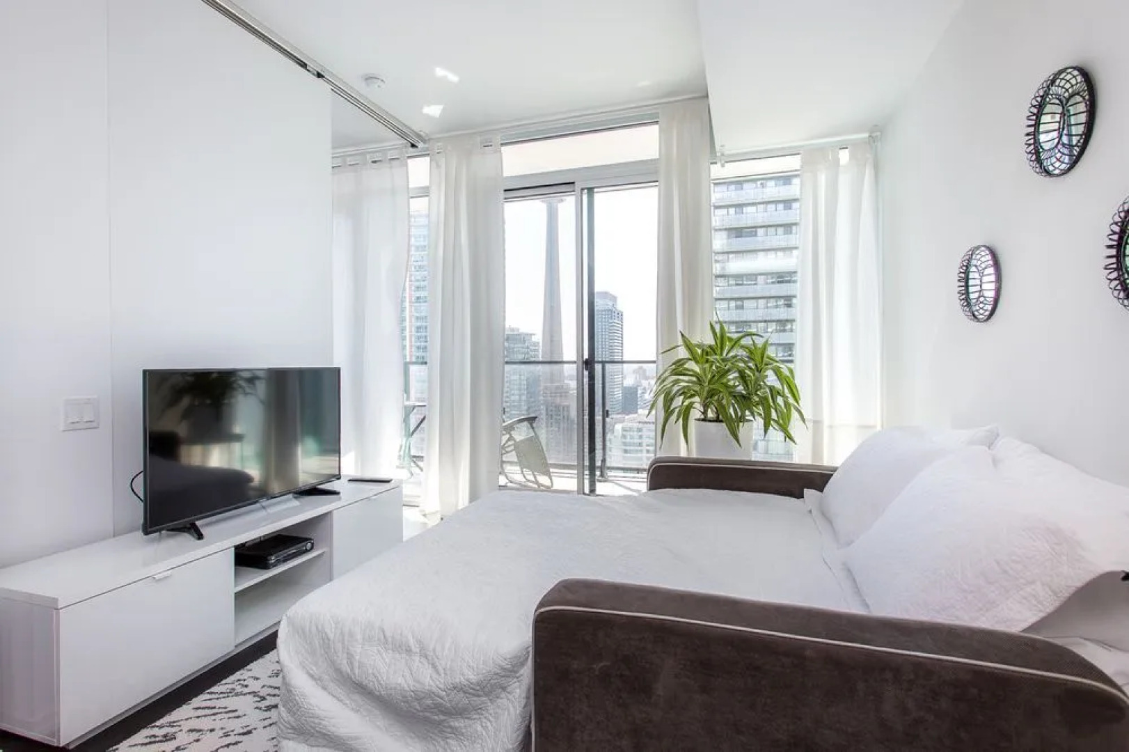 Noel Suites- Peter and Richmond St West