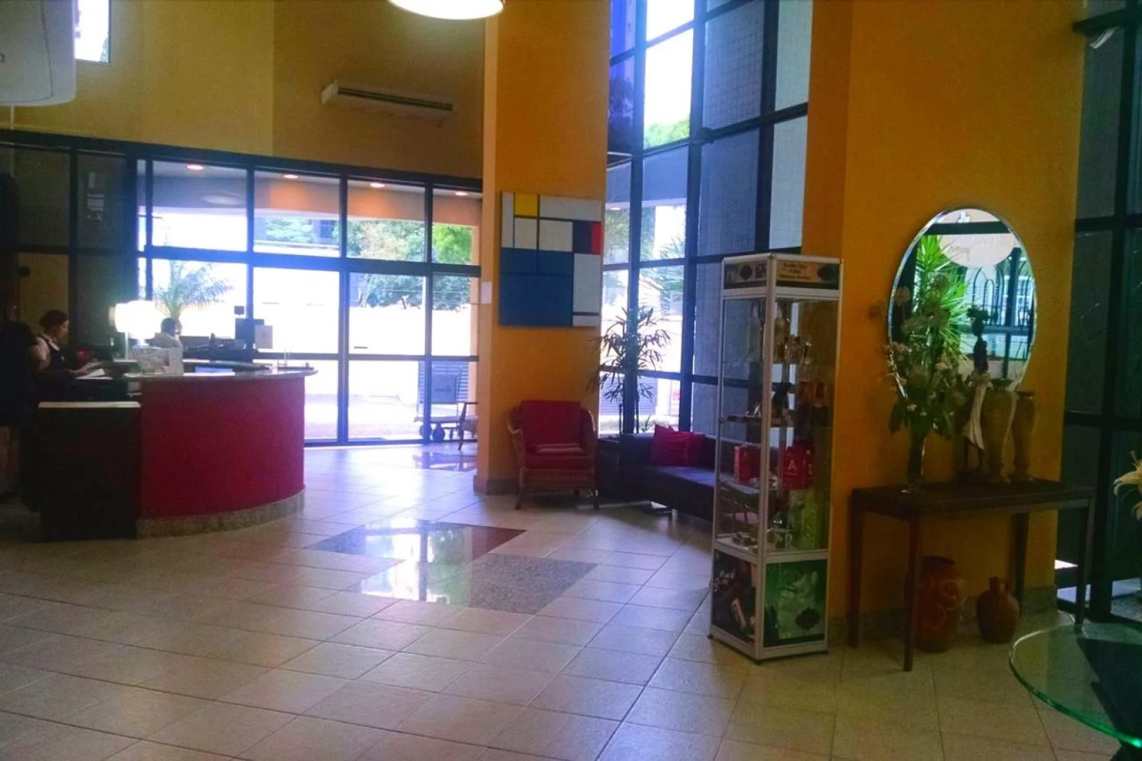 Mondrian Suite Hotel